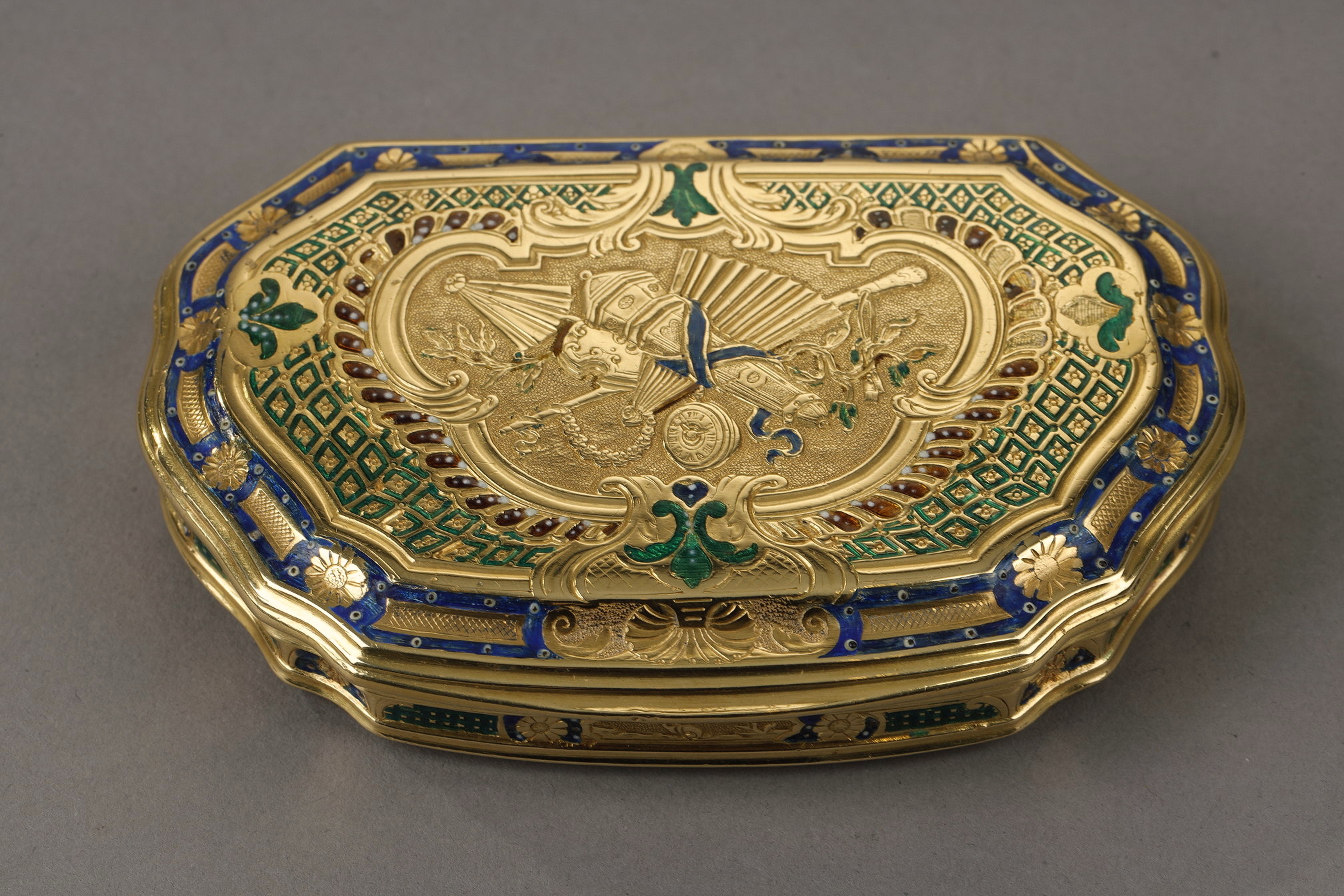 Mid-18th century Gold and enamel snuffbox